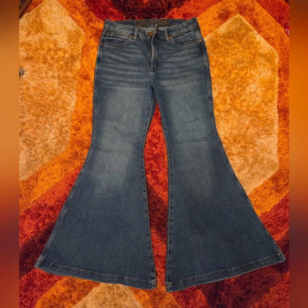 Women's Wrangler Flared Blue Jeans
